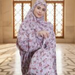 روب صلاة وردي ليكرا