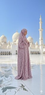 ⁦روب صلاة وردي ليكرا⁩ - الصورة ⁦2⁩